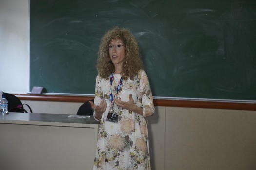 Carme Castro en su ponencia: Construimos un mundo mejor desarrollando las habilidades desde pequeños.